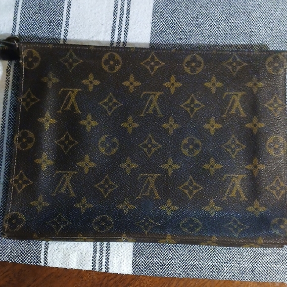 Louis Vuitton Monogram Clutch - Picture 2 of 15